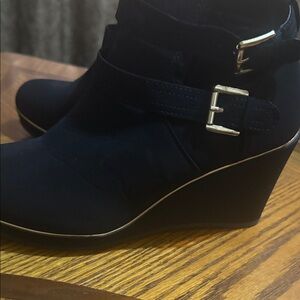 Chic Black Wedge Boots